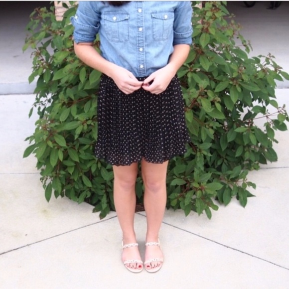 J. Crew Tops - J. Crew Chambray perfect button-down Shirt🌷